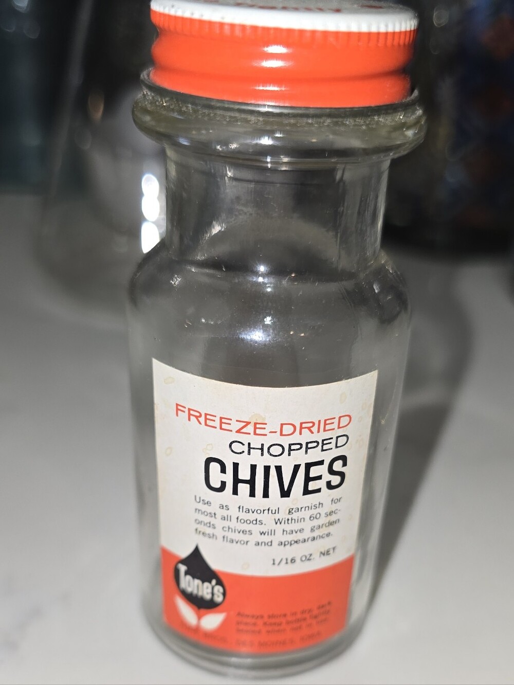 Freeze-Dried Chives Glass Spice Bottle - Orange Cap